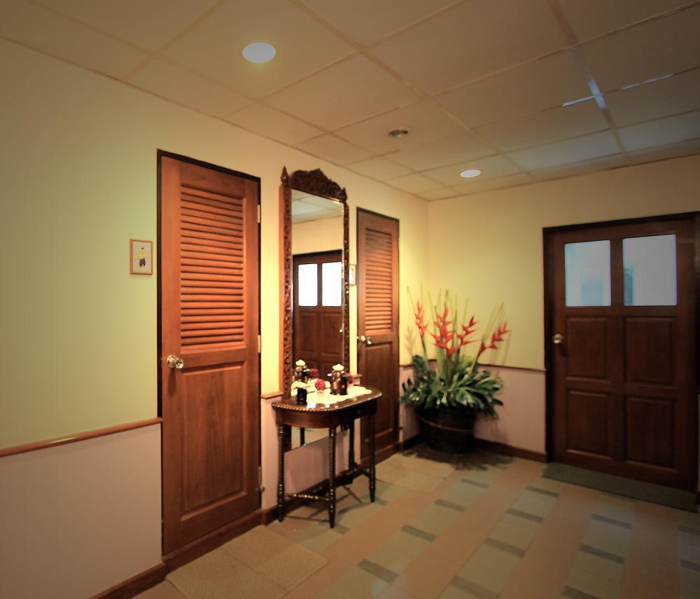 Travel Lodge Surawong (Adults Only) Bangkok Exterior foto