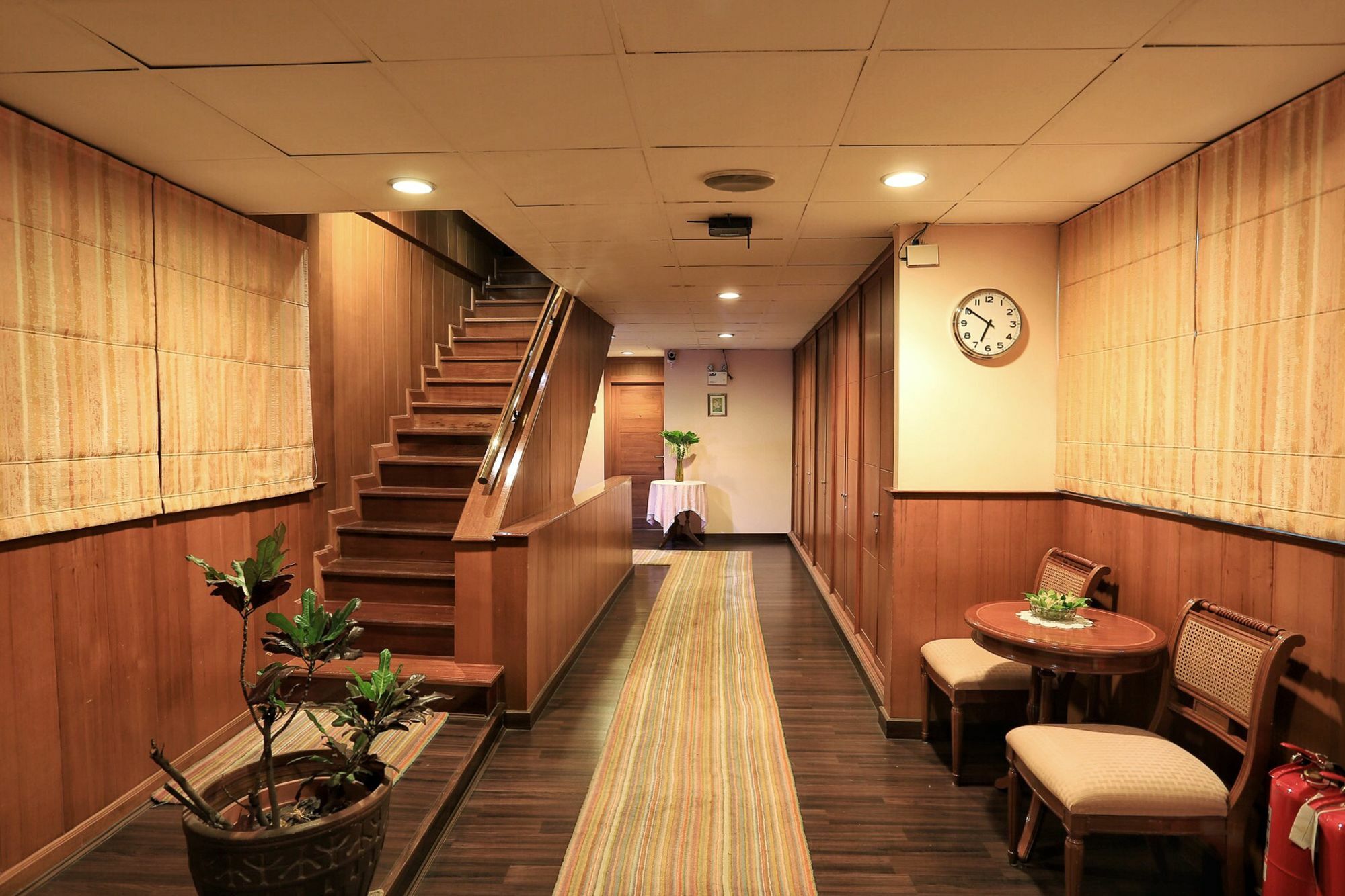 Travel Lodge Surawong (Adults Only) Bangkok Exterior foto
