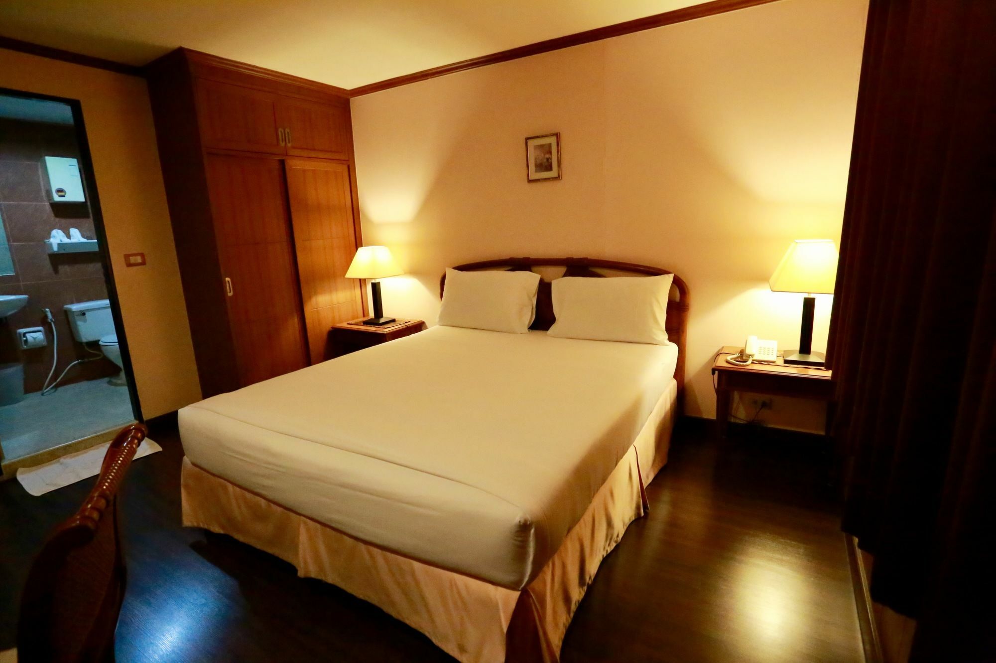 Travel Lodge Surawong (Adults Only) Bangkok Exterior foto